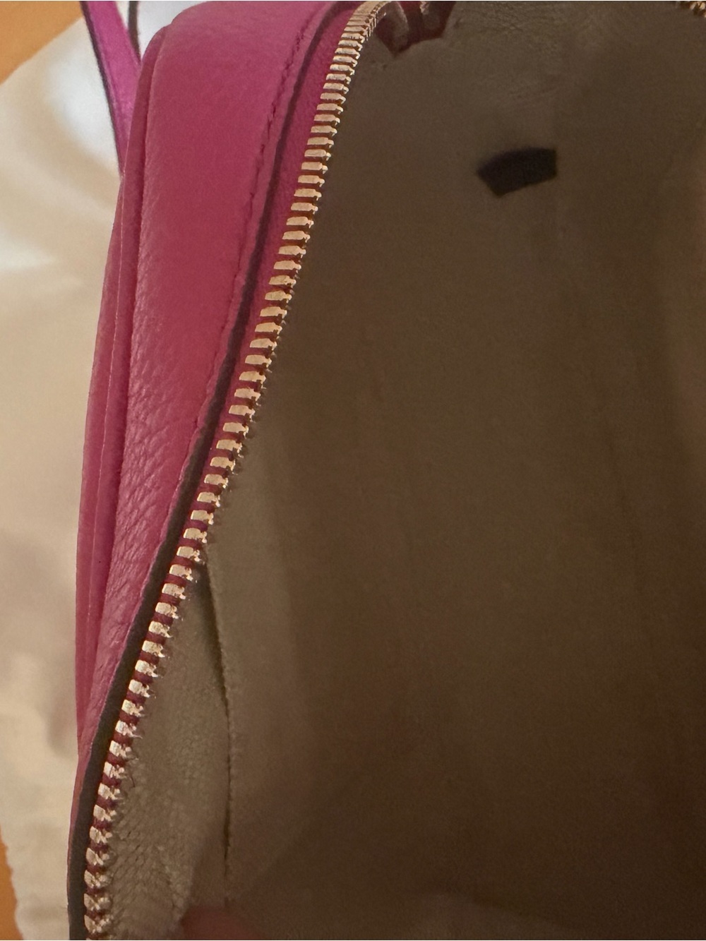 Authentic Gucci Soho Disco Crossbody Bag Fuchsia Pebbled Leather Tassel GG Logo - Picture 4 of 7